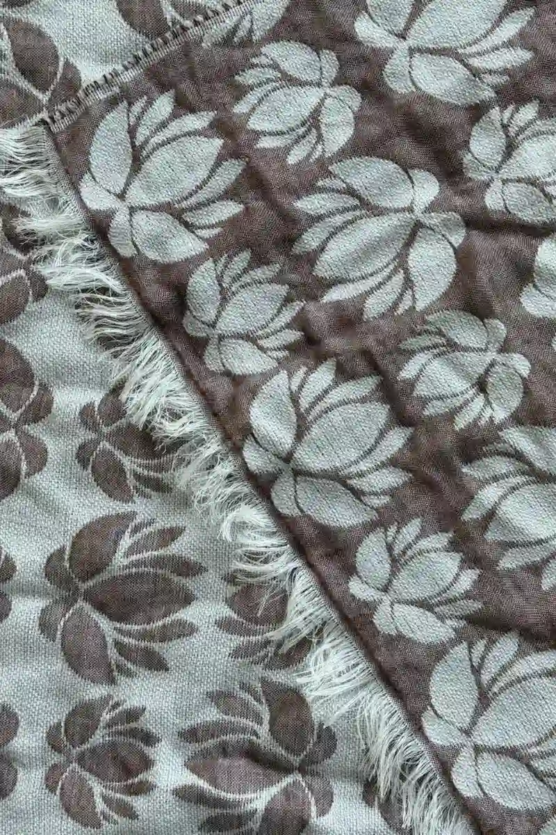 Foulard carré Dea Dharani con fiore di loto - Image 2